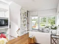 Moderner Wohnbereich mit Zugang zur Terrasse