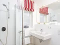Modernes Duschbad