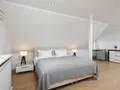 Großes Schlafzimmer im OG mit begehbarem Kleiderschrank