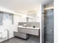 Frisch renoviertes Duschbad im Untergeschoss