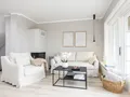 Gemütliche Sofaecke mit Kamin und Wattblick